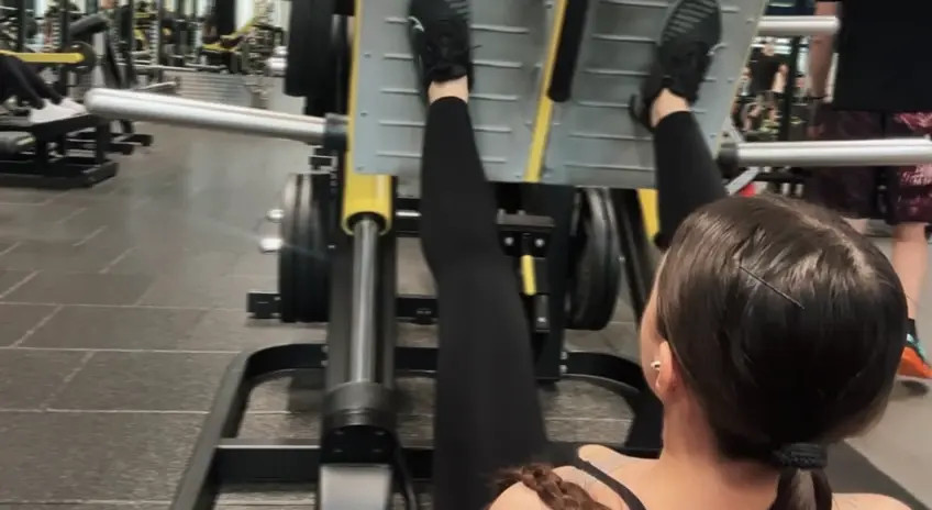 Exclusive Leak: Darida_Snow - GYM time leg press warm up #2 - Stream in FullHD | Hotleakxxx.com