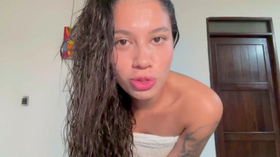 Jessica Alvarez - Trying on dresses
