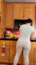 Pole_thick - Watch ya neighbor make a cake