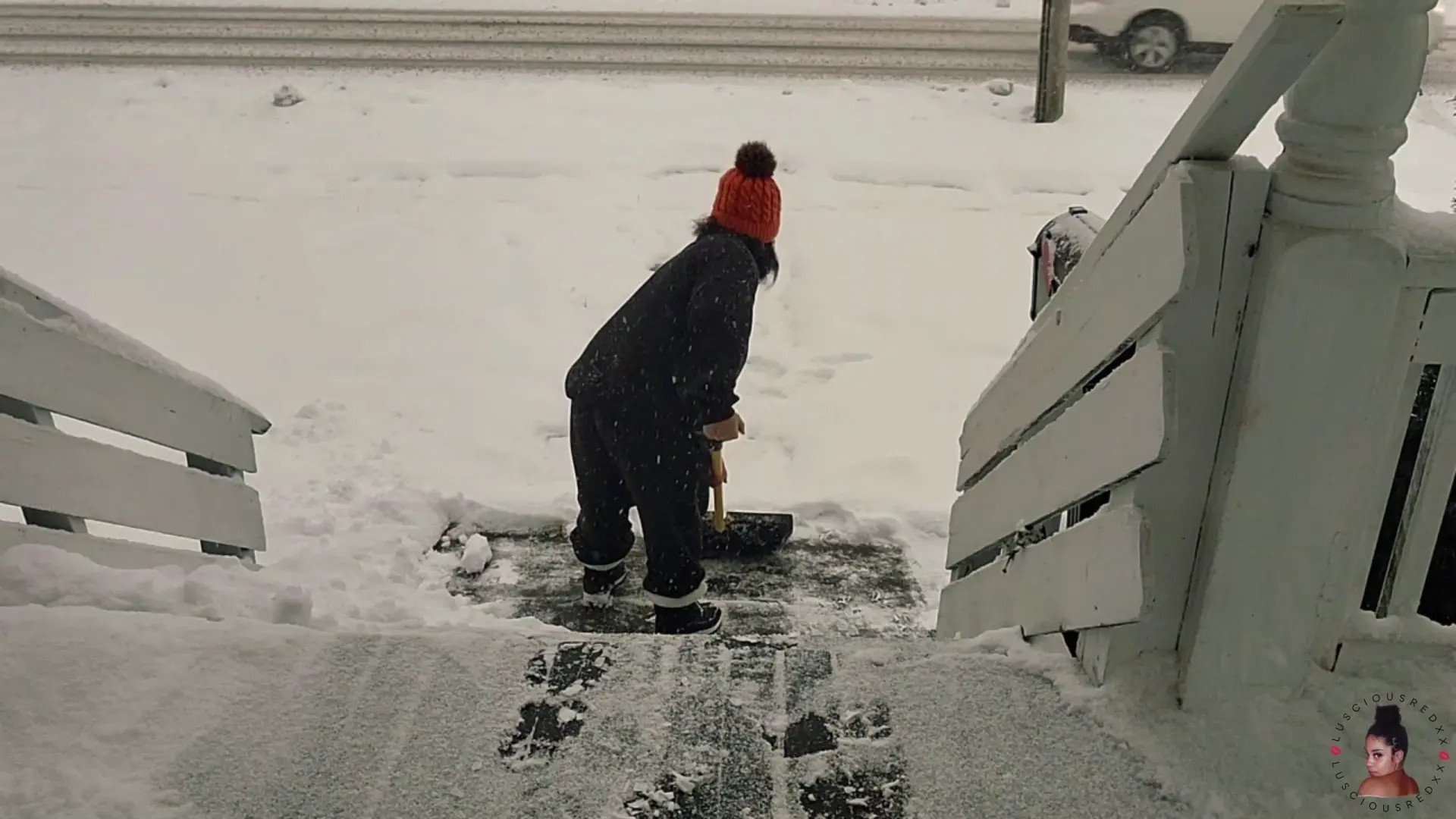 Exclusive Leak: LusciousRed - SFW Shoveling Snow - Stream in FullHD | Hotleakxxx.com