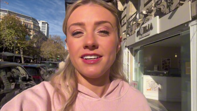 Jason carrera - VISITING SAGRADA FAMILIA WITH A FRENCH TOURIST VLOGGER