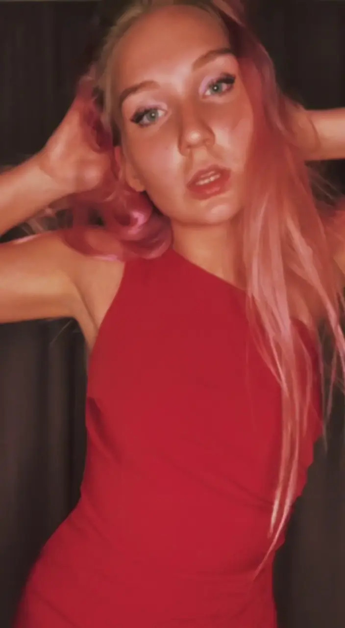 Exclusive Leak: Seegirl - dancing and smoking in a sexy dress - Stream in FullHD | Hotleakxxx.com