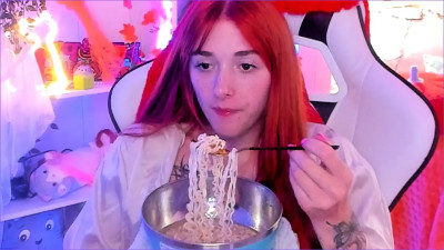 Anna_Prince - Eating noodles