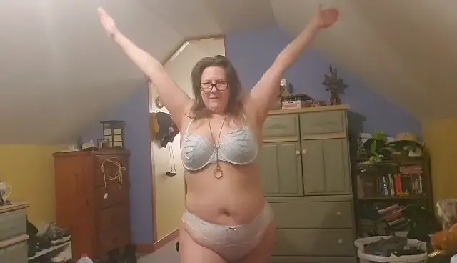 Exclusive Leak: LizzyMills69 - Morning Stretch SAFE FOR WORK - Stream in FullHD | Hotleakxxx.com