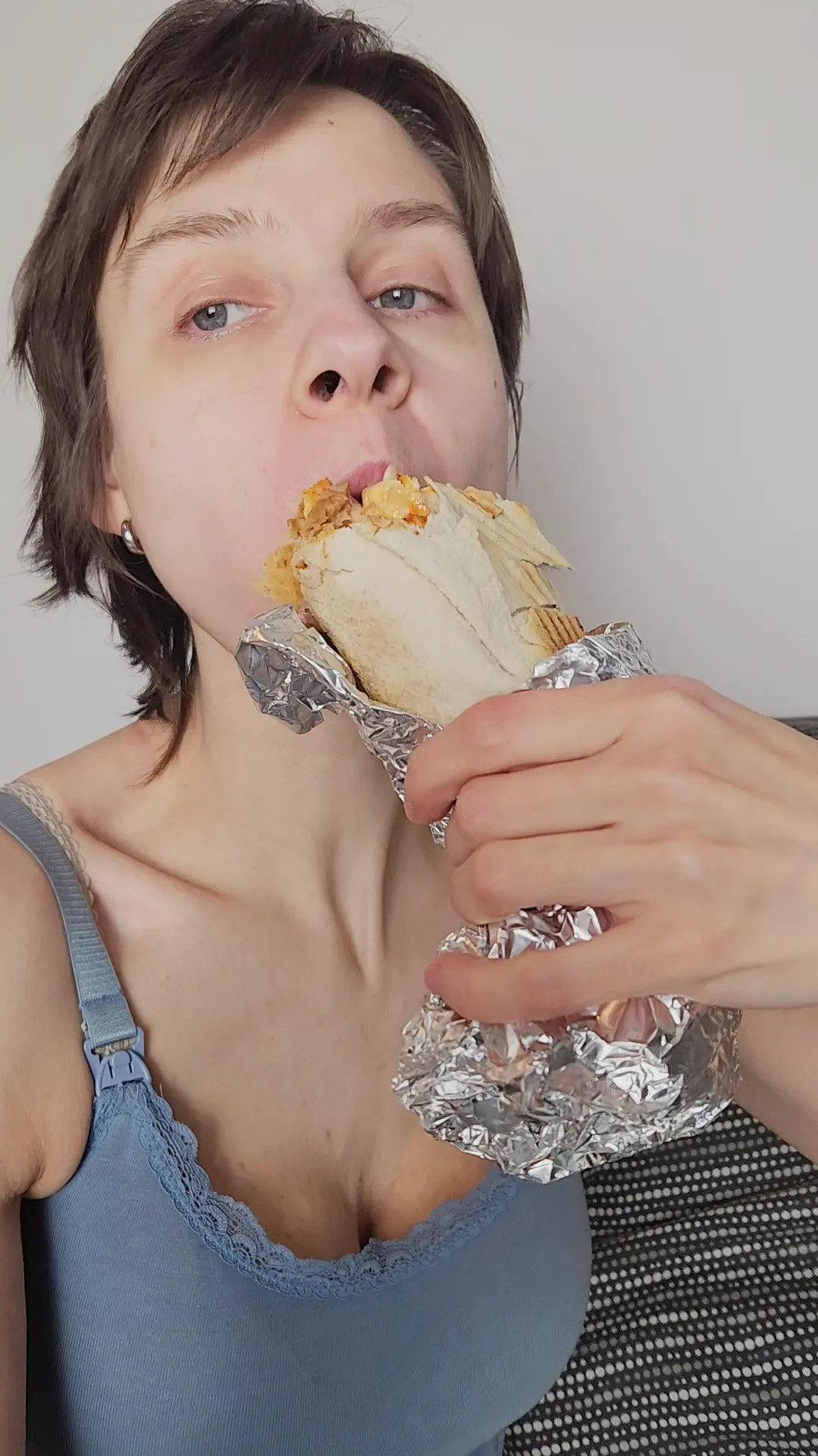 Exclusive Leak: HotBerryTea - Eating kebab roll - Stream in FullHD | Hotleakxxx.com