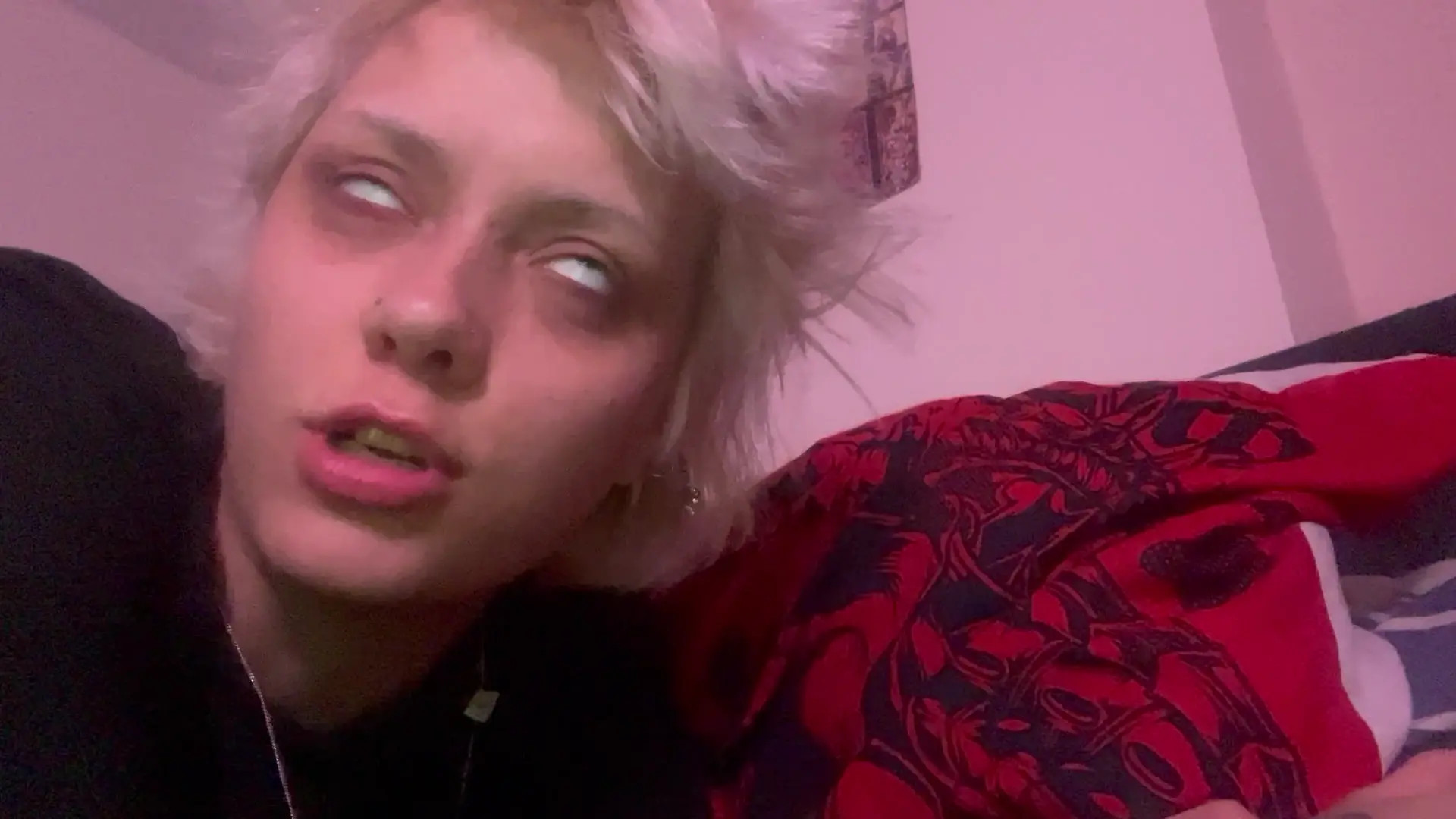 Exclusive Leak: glitterqueen1999 - SFW announcement for a free custom - Stream in FullHD | Hotleakxxx.com