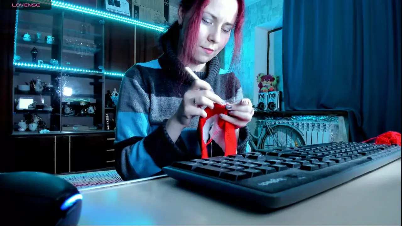 Exclusive Leak: Pa1ePr1ncess - Christmas crocheting - Stream in FullHD | Hotleakxxx.com