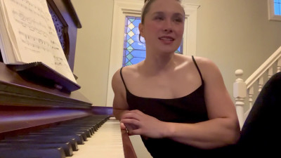 Secretlittle - SFW Girlfriend Serenades You - Chopin