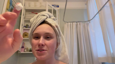 Secretlittle - SFW Casual Girlfriend Chat - Skincare