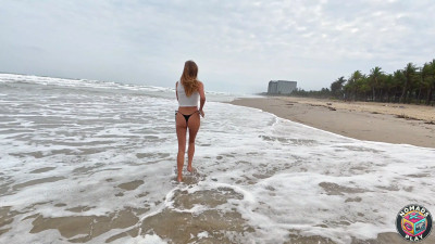 nomadsplay - Waves Crashing, Feet Flying - Beach Run Vibes