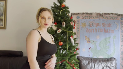 Kit Farrin - Decorating my First Christmas Tree - Part 2 - Making it Girl