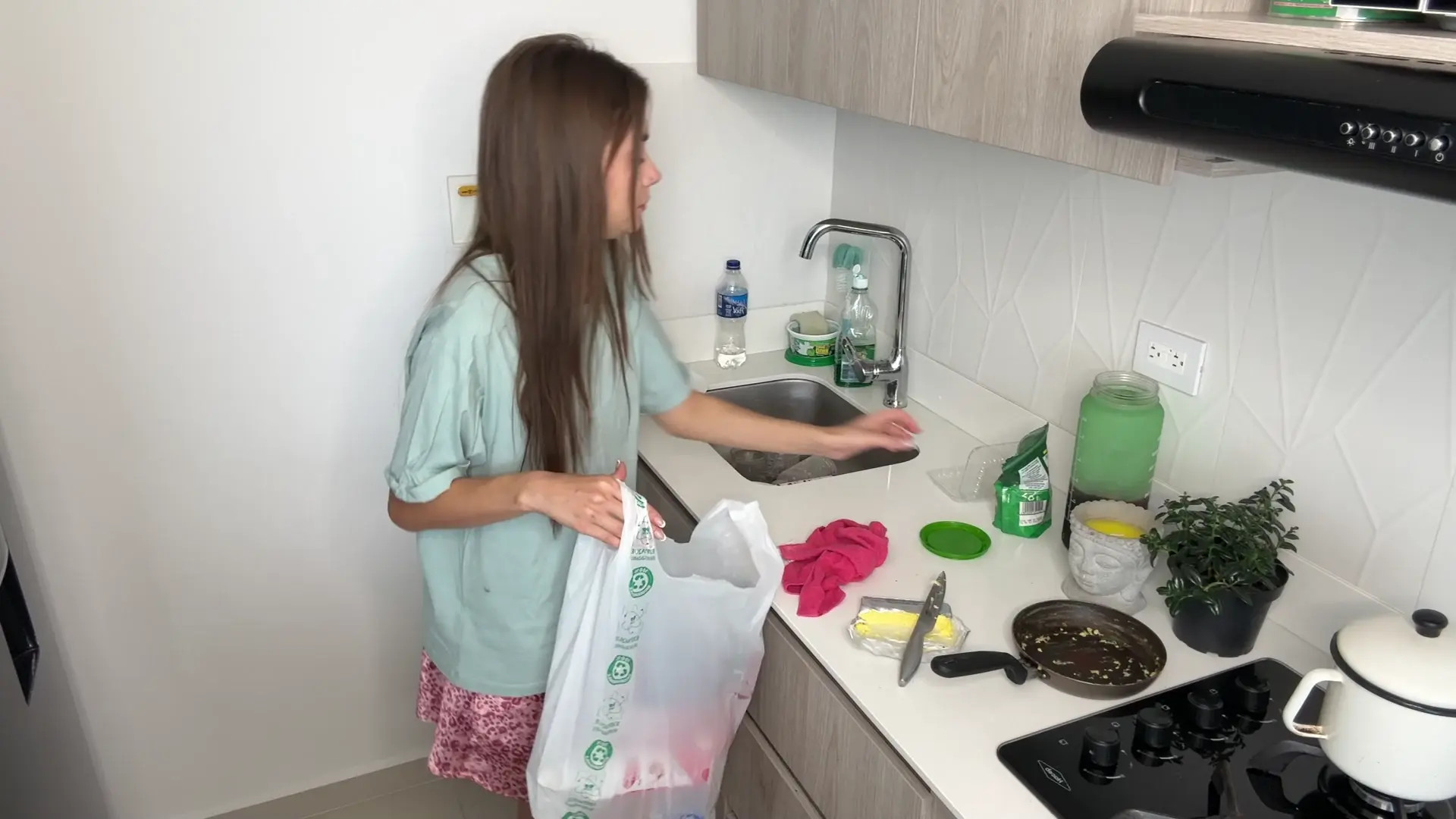 Exclusive Leak: AlannaRusselll - Organizing the Kitchen - Stream in FullHD | Hotleakxxx.com