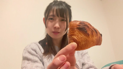makogirl - mako. Eating Italian dolce. ASMR