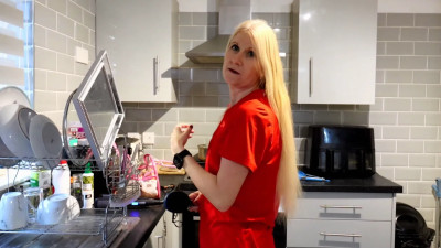 BritishMilf Clarissa - Brushing and straightening my hair SFW