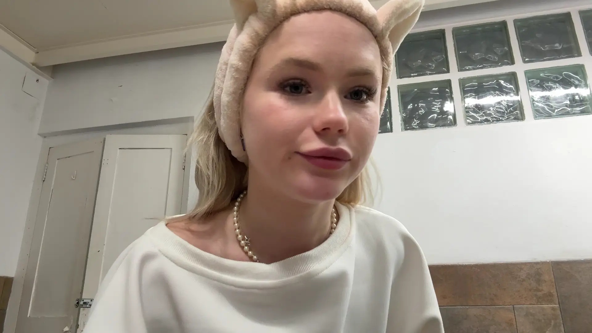 Exclusive Leak: AleksaLore - Unpacking My Face from Makeup - Stream in FullHD | Hotleakxxx.com