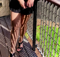 MissWiggless - Little Balcony Time