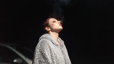Cumonveronica - Watch Me have a Sneaky Late Night Cigarette