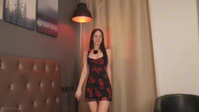 NikkiGia - A moment of relaxation and dancing with Aitana