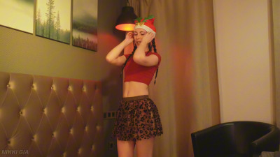 NikkiGia - Christmas Dance with Ariana