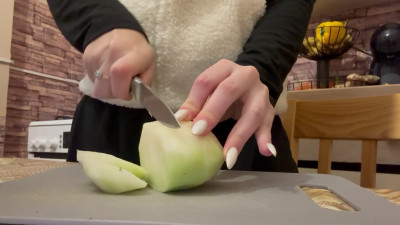 AmayaMori - I'm making a little healthy meal and I'm cutting up the ingr