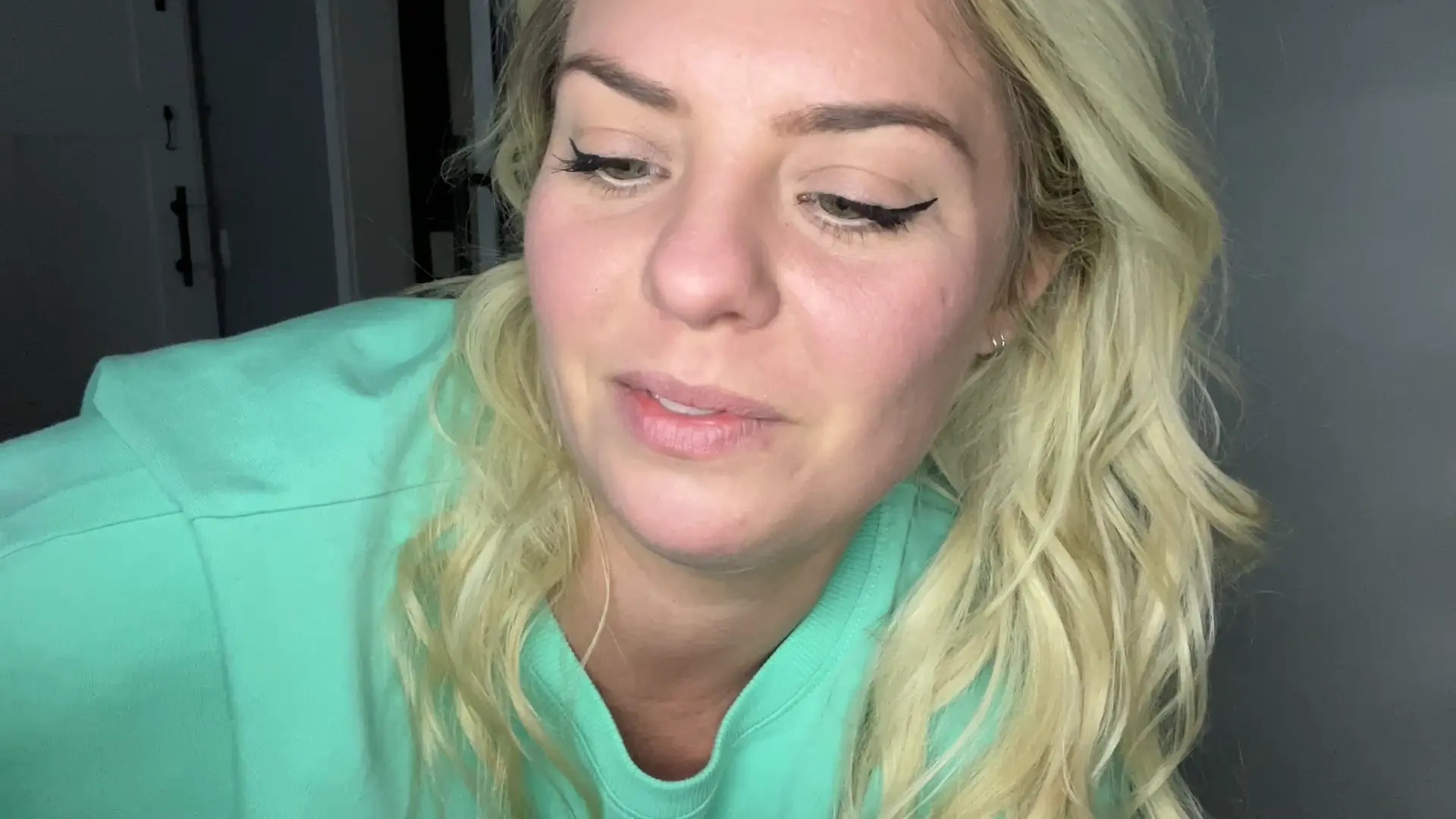 Exclusive Leak: RaeQuinn - SFW Hot Pink Lips - Stream in FullHD | Hotleakxxx.com