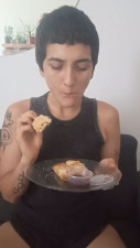 AkameQueen - Eating fried dumplings