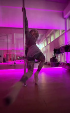 Anuskatzz - Anuskatzz dances in high heels on the pole