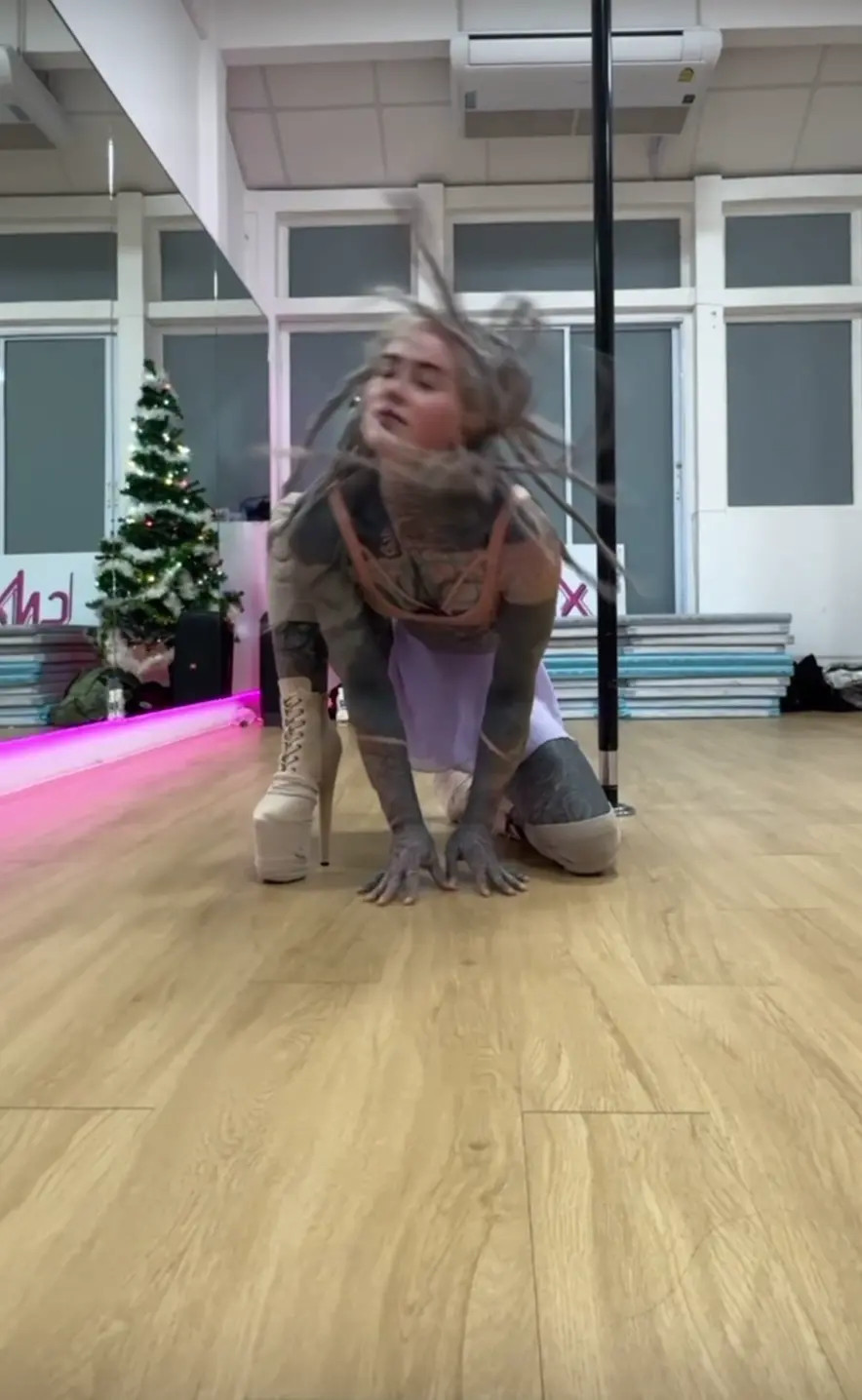 Exclusive Leak: Anuskatzz - Anuskatzz dances in high heels on the pole for you - Stream in FullHD | Hotleakxxx.com