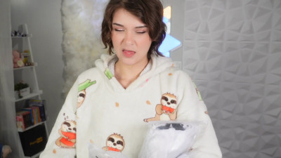 Otaku Jennii - cosplay try on haul sfw