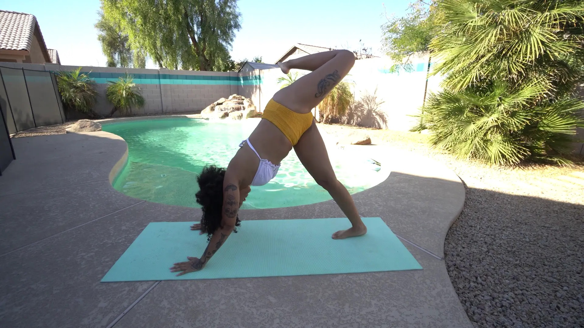 Exclusive Leak: Ariana Aimes - Yoga by the Pool - Stream in FullHD | Hotleakxxx.com