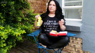 Delilah Dee - Having Lunch Together Outside Burp & Nature Sounds ASMR