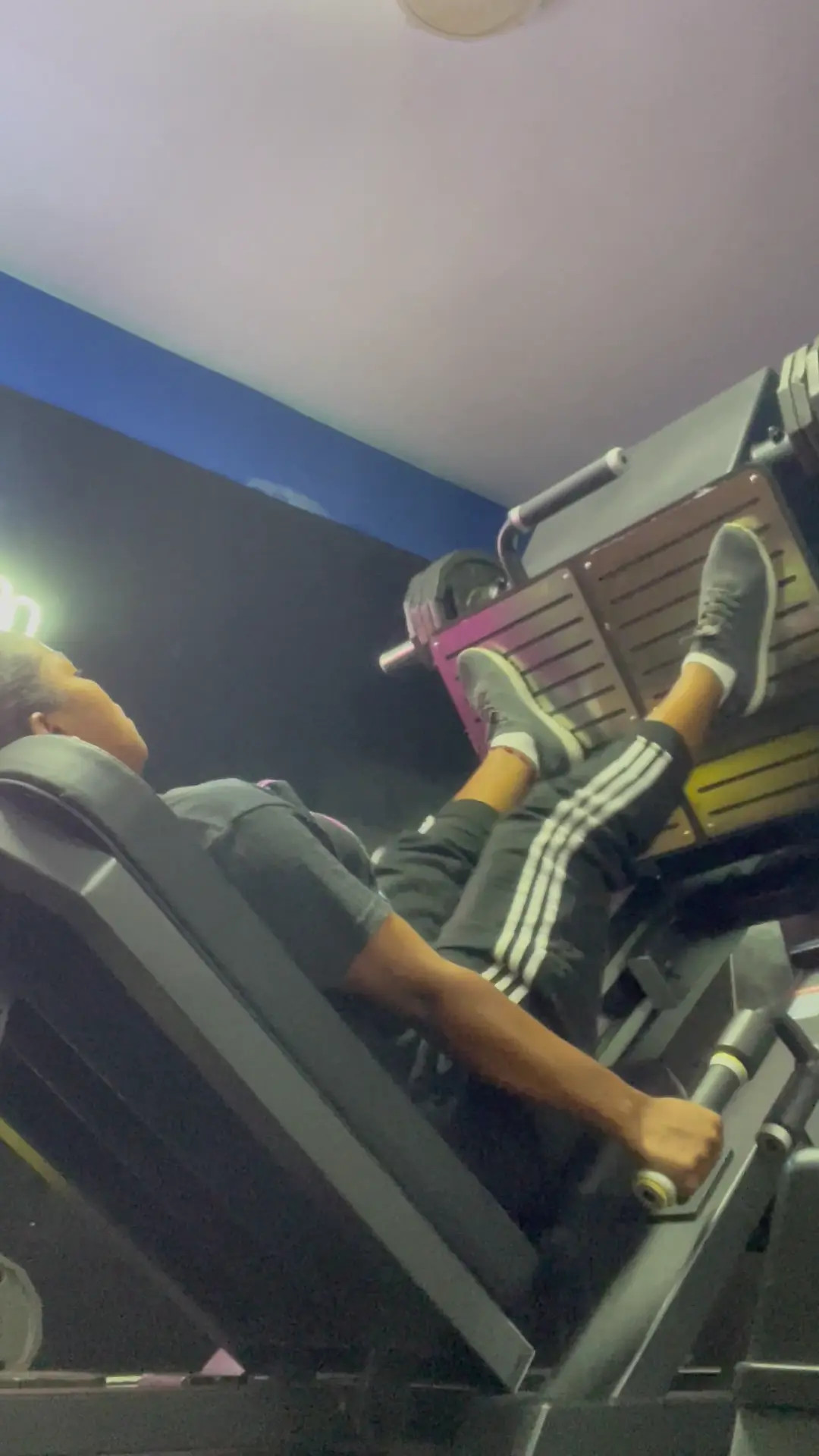 Exclusive Leak: EmillyClark - day for legs in gym - Stream in FullHD | Hotleakxxx.com