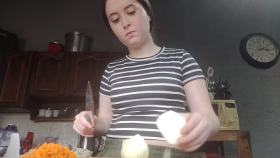 RavenHeart666 - Cutting onion