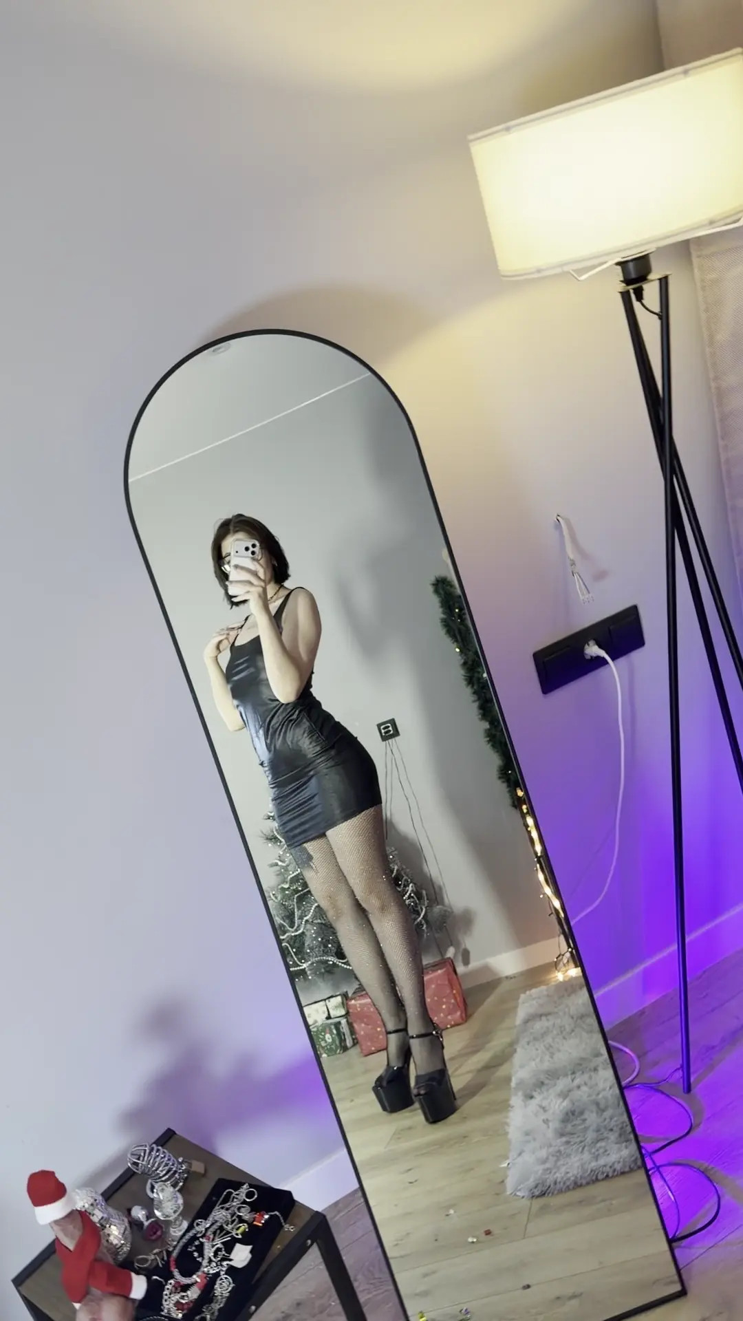 Exclusive Leak: heartanna - Leather tight dress, mirror and myself - Stream in FullHD | Hotleakxxx.com