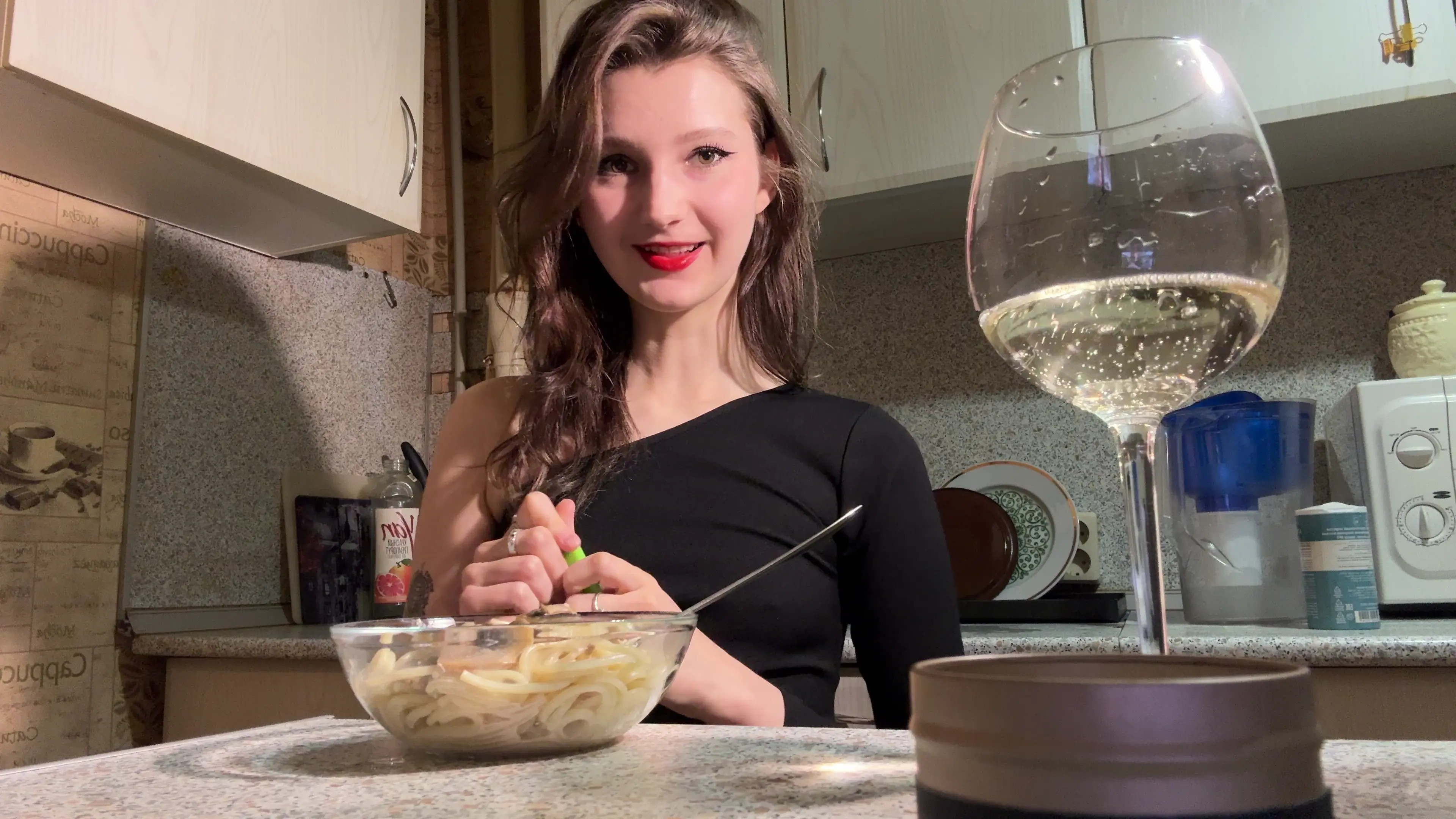 Exclusive Leak: CassieBloomm - Dinner with me - Stream in FullHD | Hotleakxxx.com