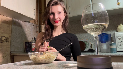 CassieBloomm - Dinner with me