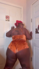 RealTrapBarbie - SFW Twerking for fun