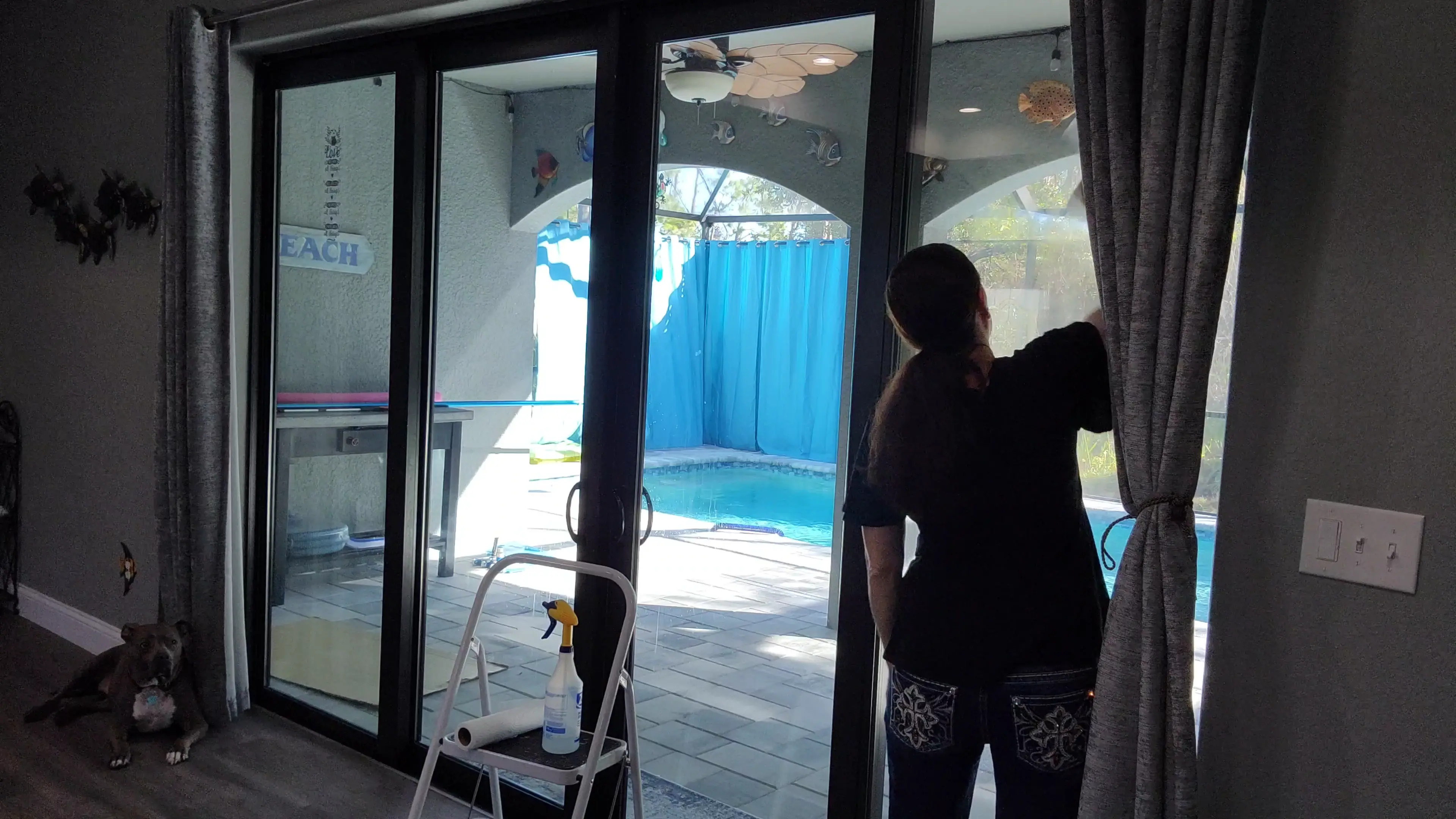 Exclusive Leak: MizDMarie - Window Cleaning with Madre Marie - Stream in FullHD | Hotleakxxx.com