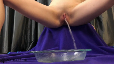 Moonstone Vixen - Wet Pee Feet