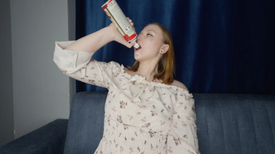 Mari Domme - Face in whipped cream