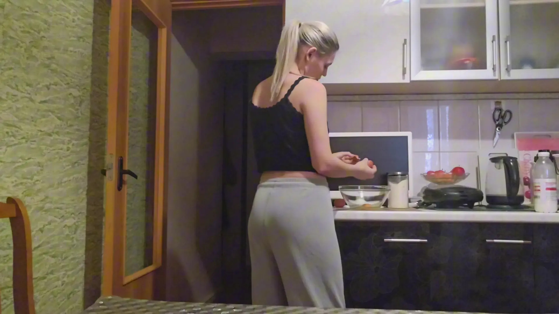 Exclusive Leak: CuteBlondyEmma - Do you like to eat delicious food - Stream in FullHD | Hotleakxxx.com