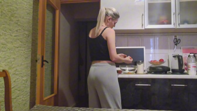 CuteBlondyEmma - Do you like to eat delicious food