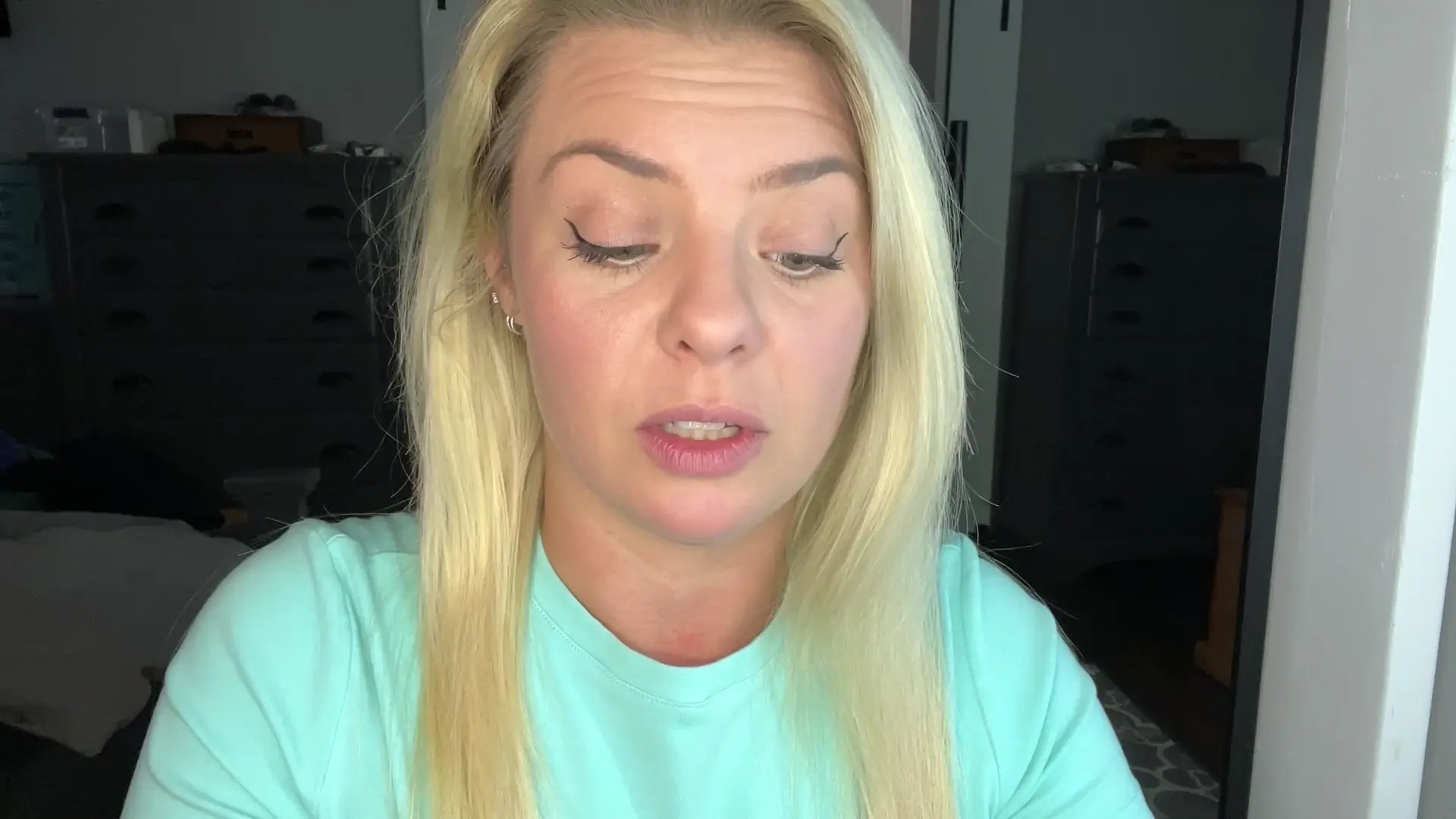 Exclusive Leak: RaeQuinn - SFW Lip Stain - Stream in FullHD | Hotleakxxx.com