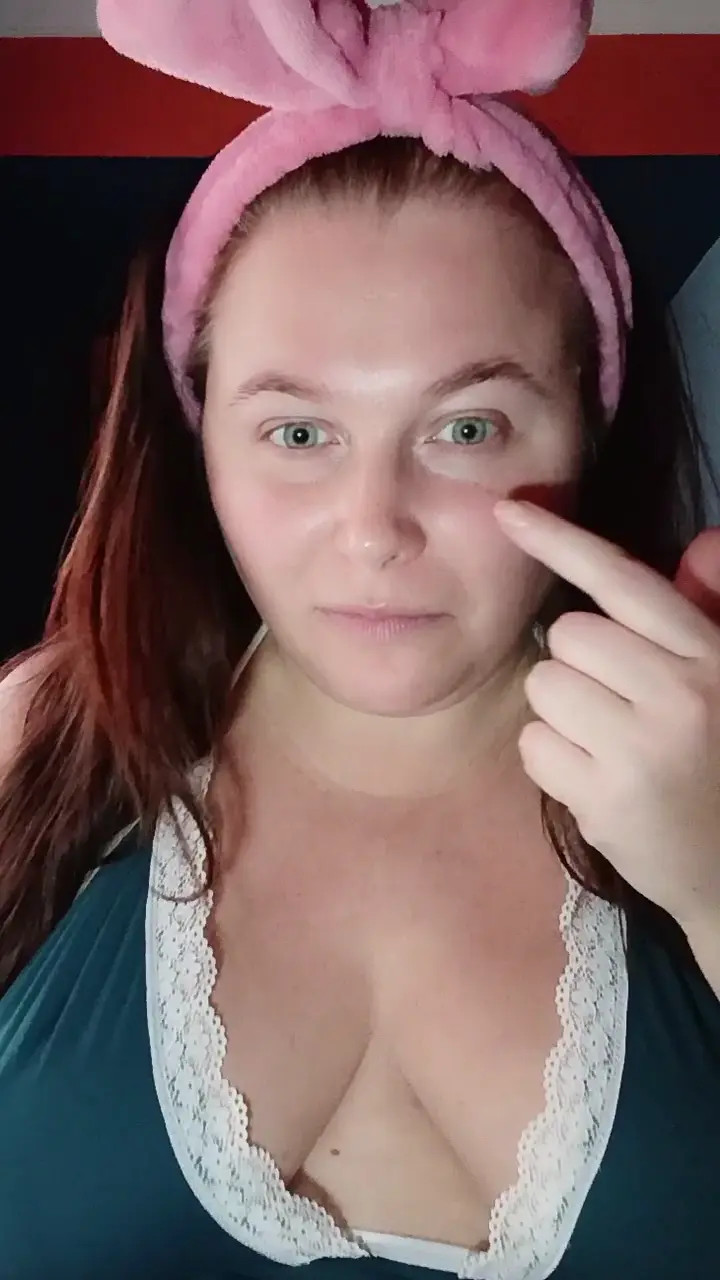Exclusive Leak: Curvy kitty BBW - Doing her make up - Stream in FullHD | Hotleakxxx.com