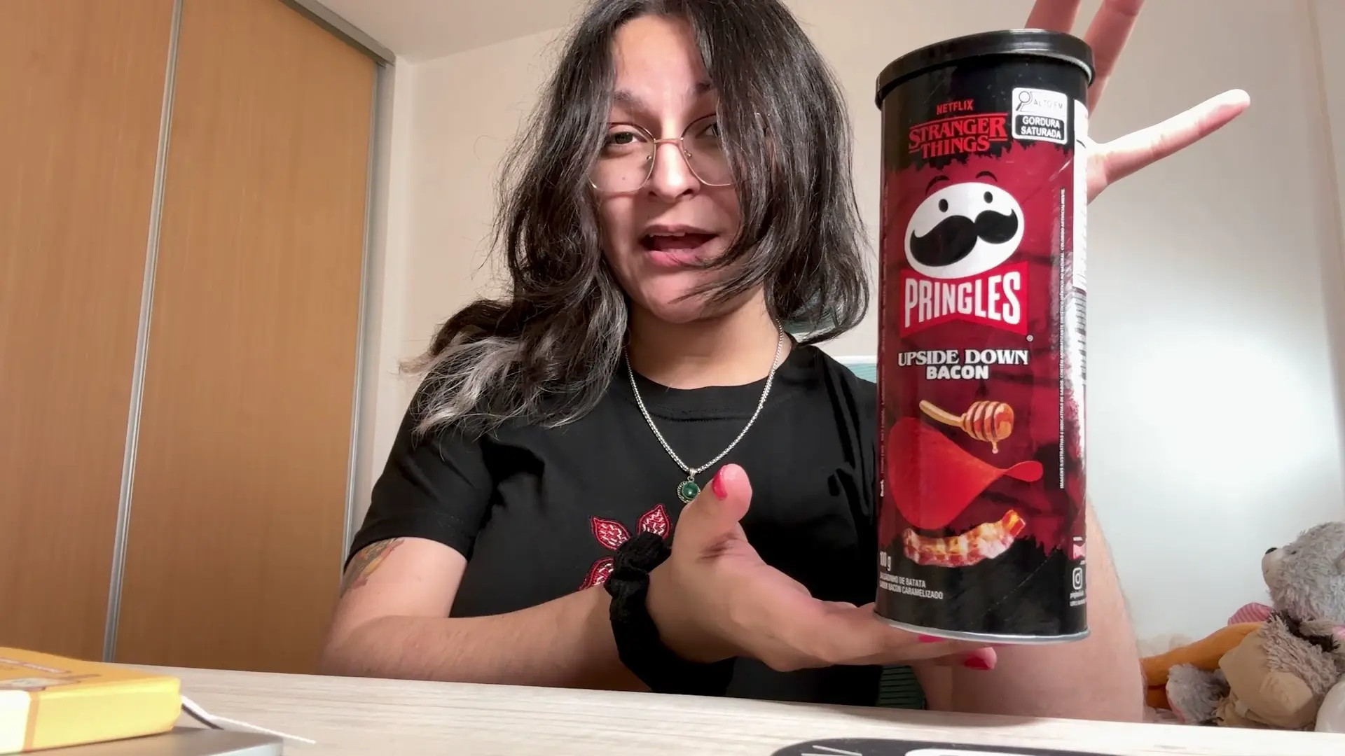 Exclusive Leak: Lizzsweet6 - Eating Stranger Things red pringles - Stream in FullHD | Hotleakxxx.com