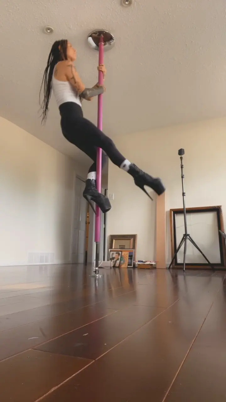 Exclusive Leak: yourgirltaylorjade - Tight Clothes and Pole Spins - Stream in FullHD | Hotleakxxx.com