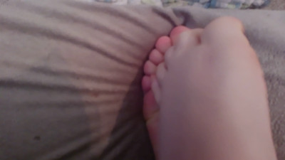terrigreen - 11-27-25 wiggling toes