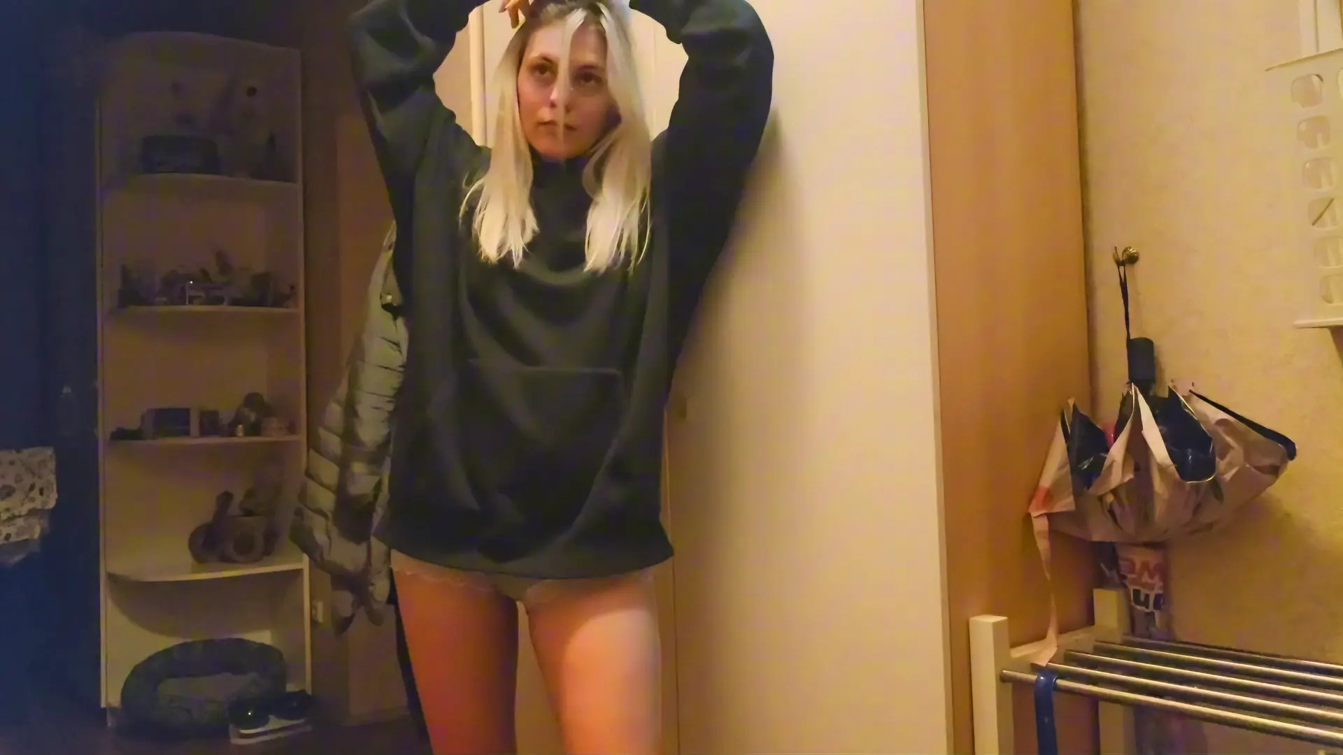 Exclusive Leak: CuteBlondyEmma - I really like braiding my hair - Stream in FullHD | Hotleakxxx.com