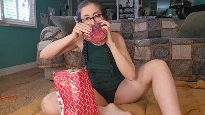 Nerdyfaery - Unboxing a Present and Pee Fun