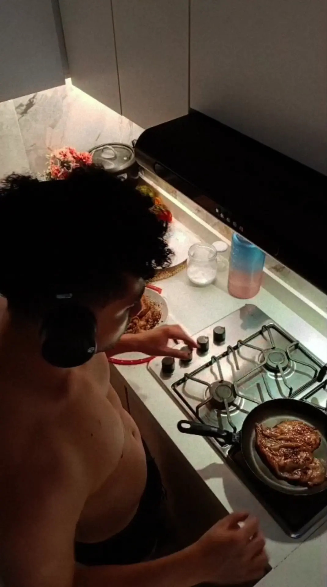 Exclusive Leak: Elchicoveryhorny - Cooking chicken at night - Stream in FullHD | Hotleakxxx.com